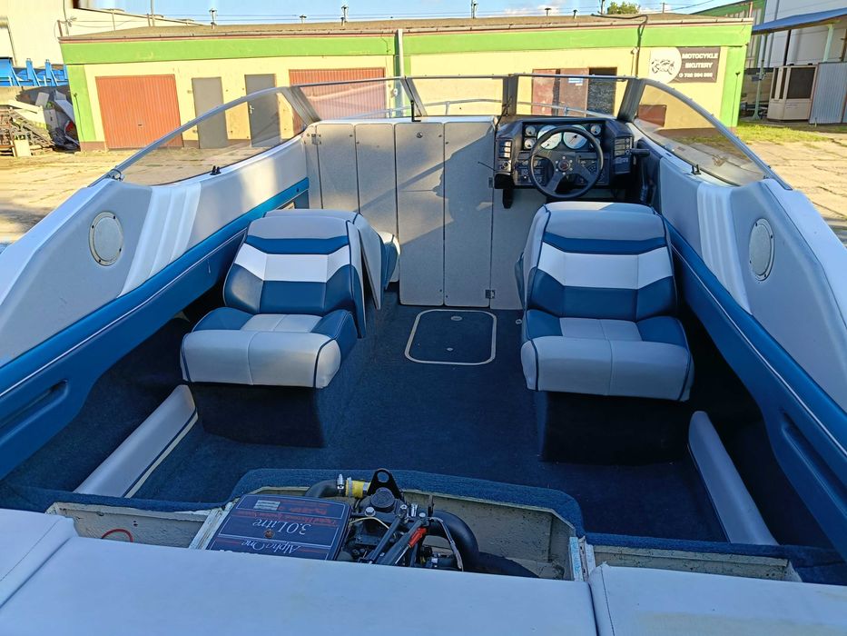 Bayliner  Capri 2052