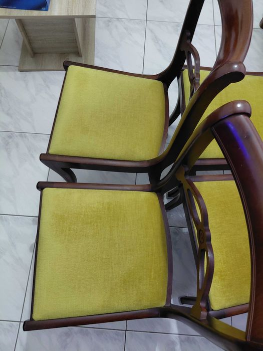 Conjunto de 4 cadeiras em excelente estado.