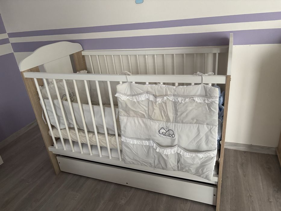 Łóżeczko z komoda i przewijakiem