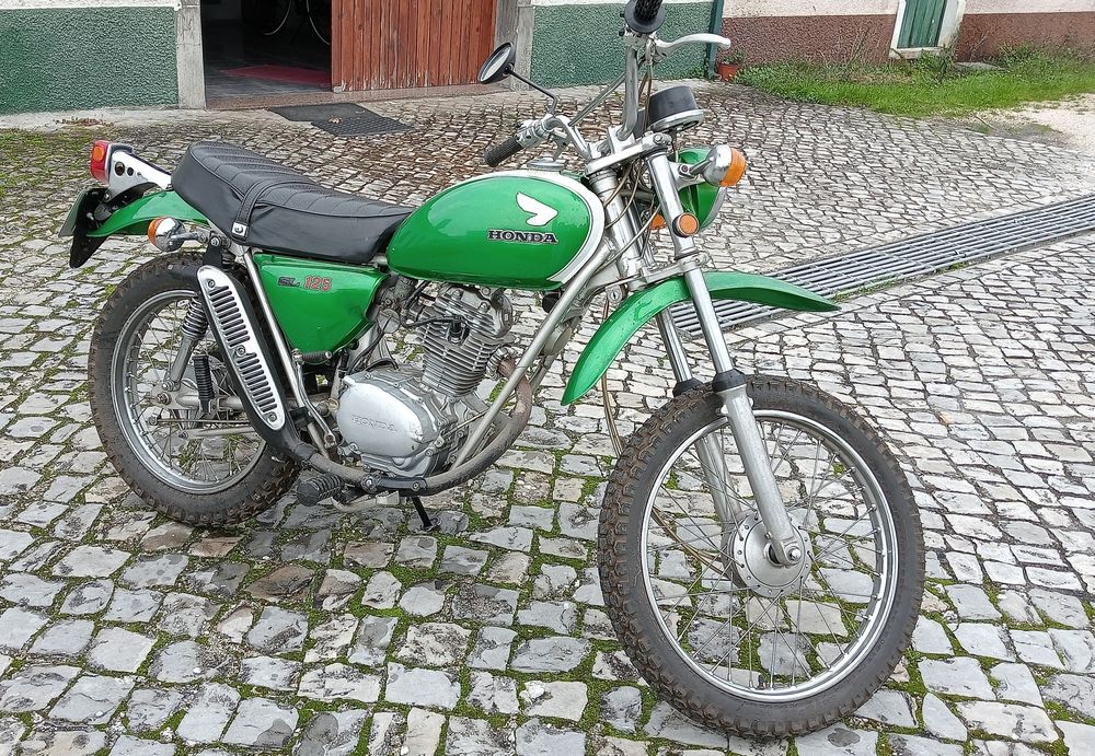 Vende-se mota de coleção