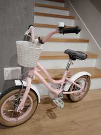 Mały rowerek dla dziewczynki