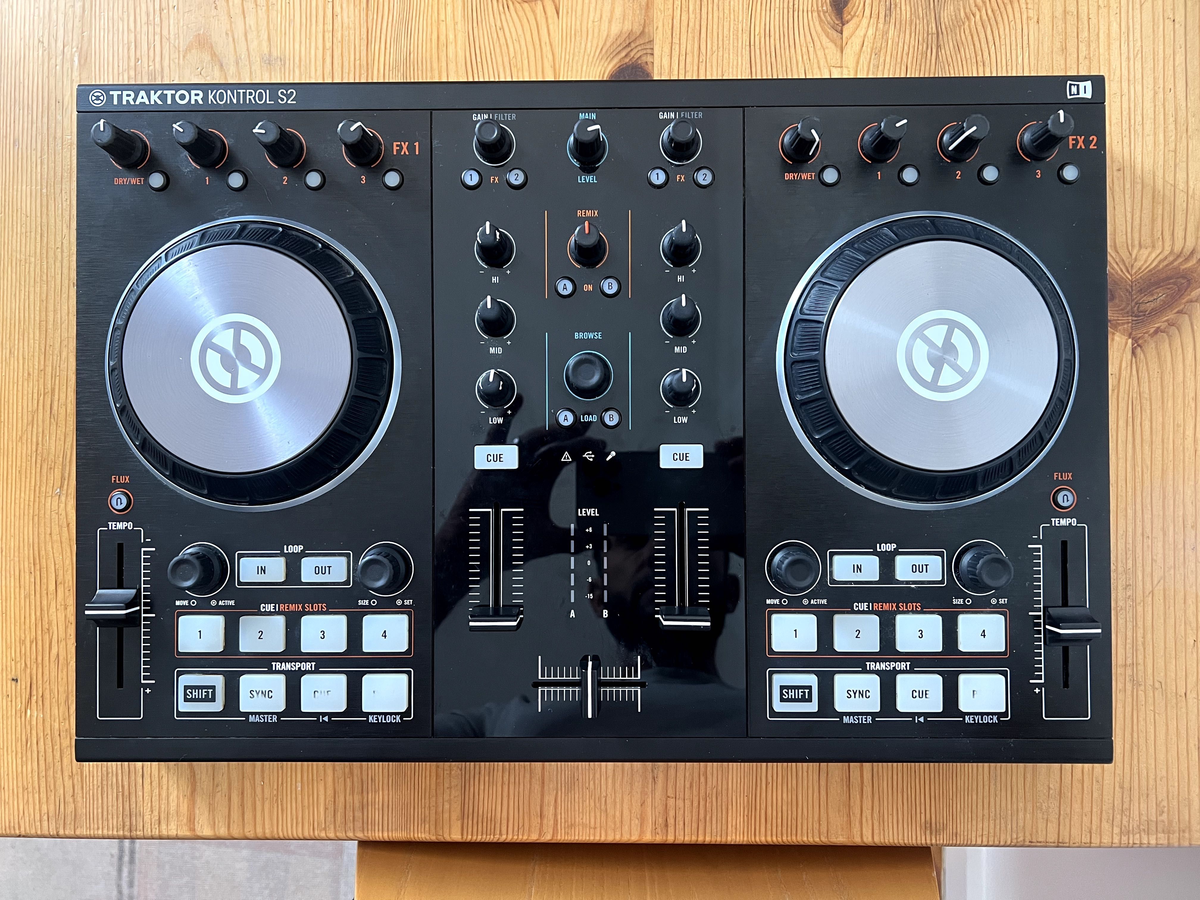 Traktor Pro S2 MK2 Controllador