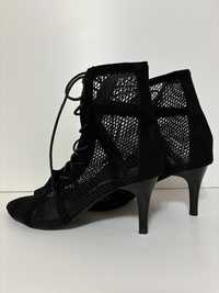 Взуття для танців 7 см каблук. Є ще інші моделі з різними каблуками.