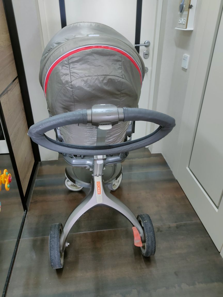 коляска Stokke v3 2в1. 
В комплекті: 
Шасі, люлька, прогулянков