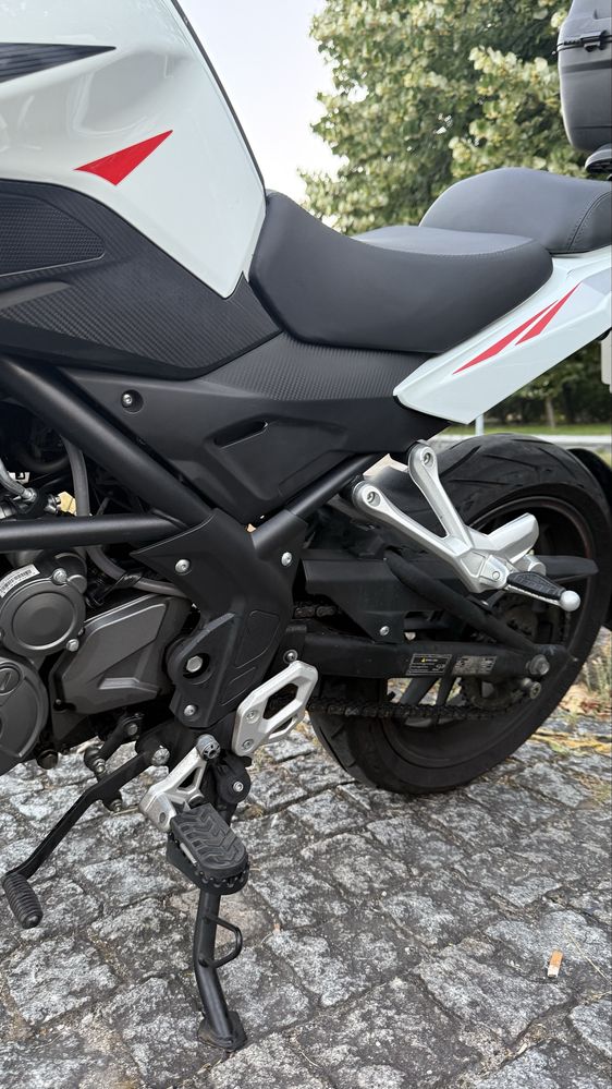 Moto TRK Benneli 250
