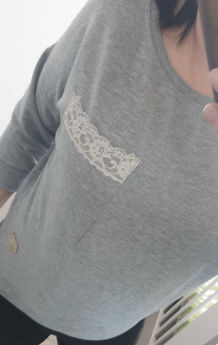 Szara bluza z kieszonką