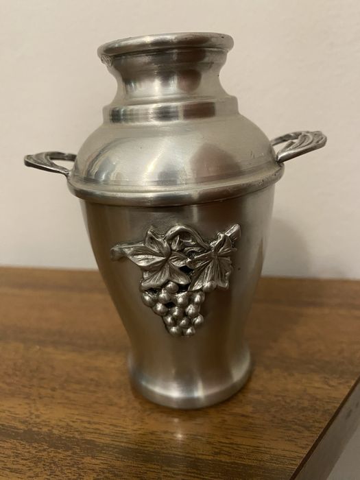 Jarro decorativo em estanho 95% (Est. Puro)