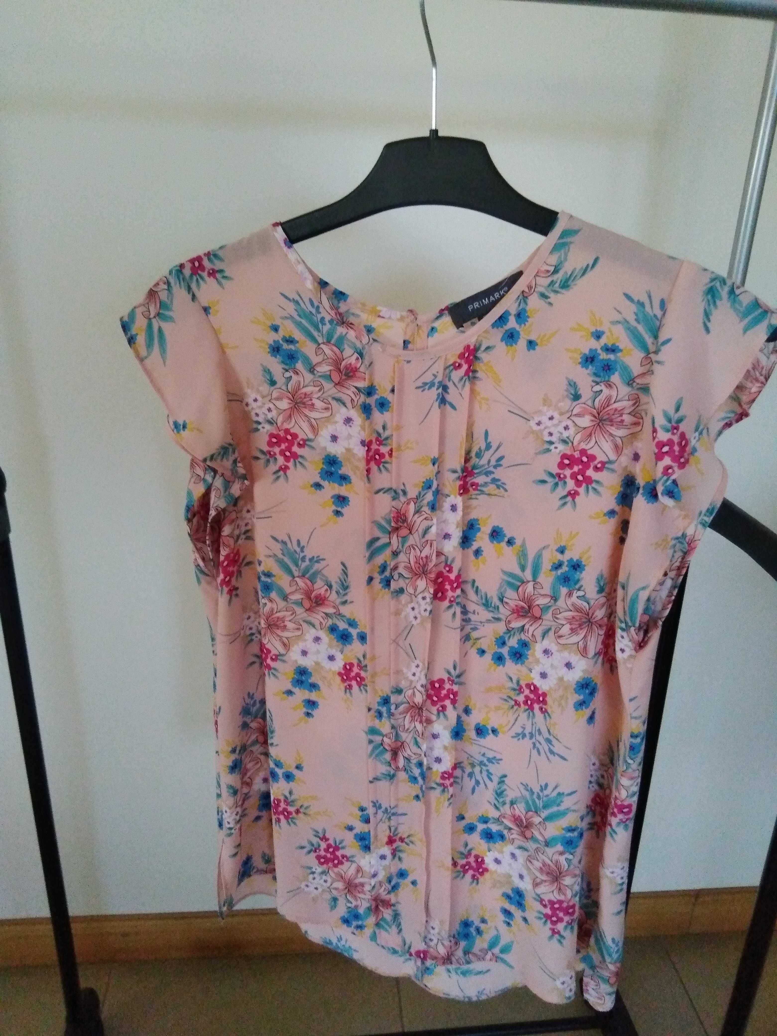 Várias camisas/blusas de senhora