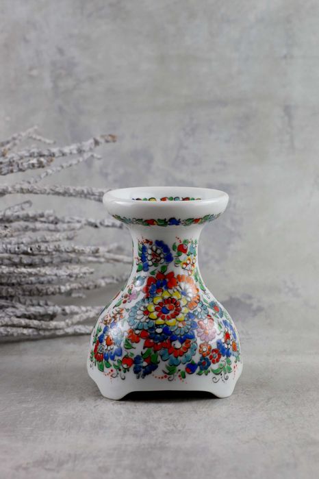 Porcelanowy świecznik z kwiatową dekoracją jak Cepelia Opole opolski