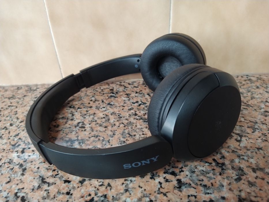 Auscultadores SONY Bluetooth (On Ear - Microfone - Preto) casa quarto.