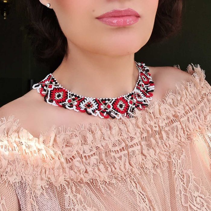 Намисто силянка з бісеру українська Різні кольори червоно-чорна