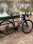 Trek Domane + Alr 54 elektryczny gravel szoza z GRX