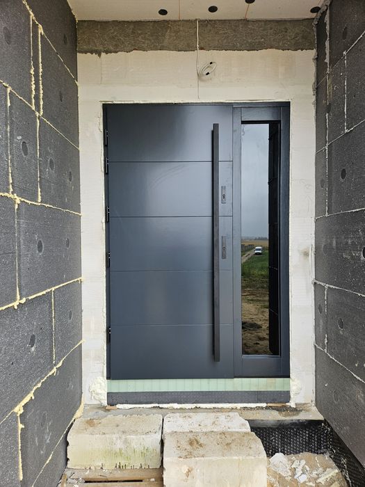 Drzwi zewnętrzne drewniane dębowe ral 3020 z montażem producent