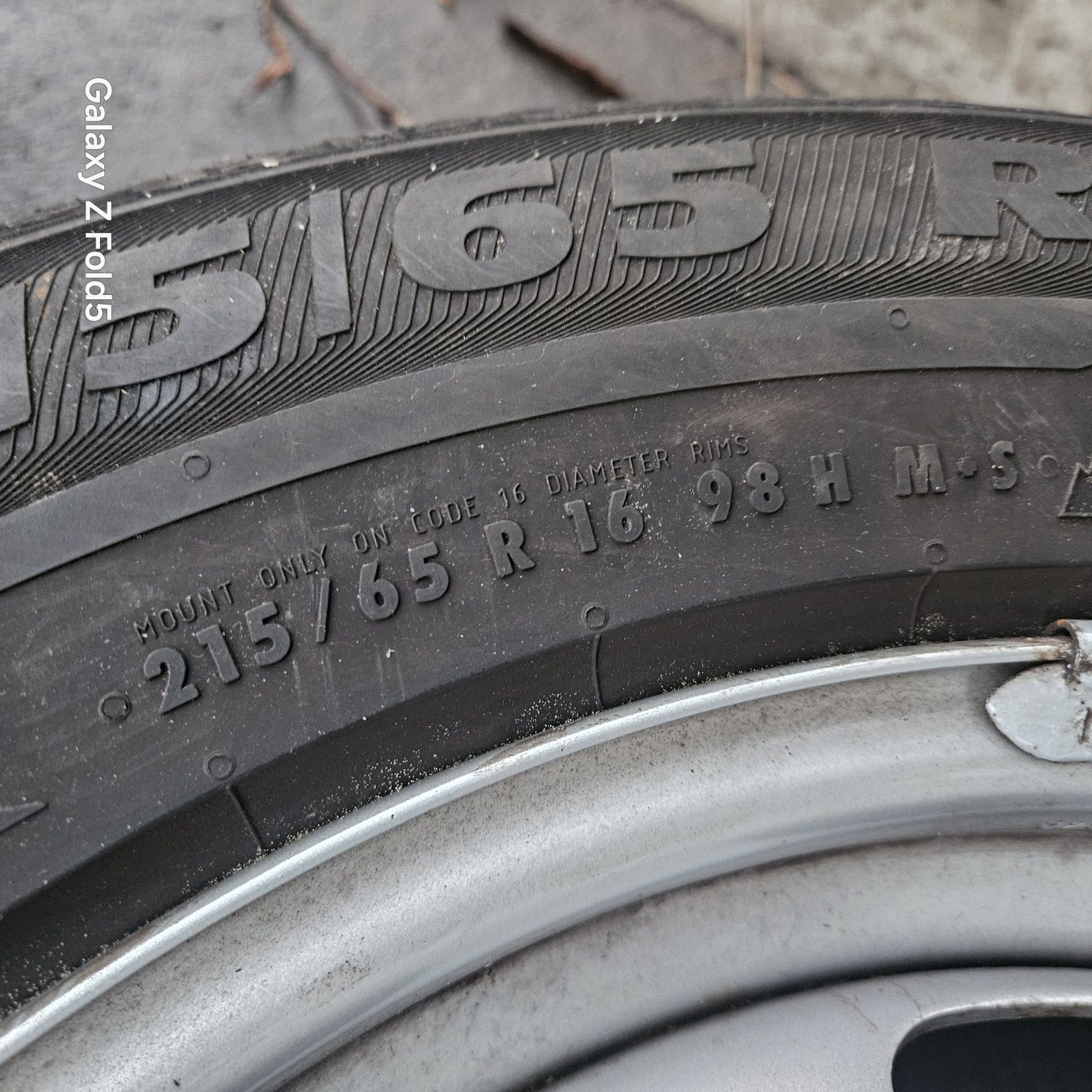 Koła zimowe 215/65/16 Dacia Duster Vivaro Trafic 5x114,3  8mm-7mm ET50