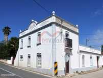 Moradia tradicional V2 com garagem - Santa Catarina da Fonte do bispo