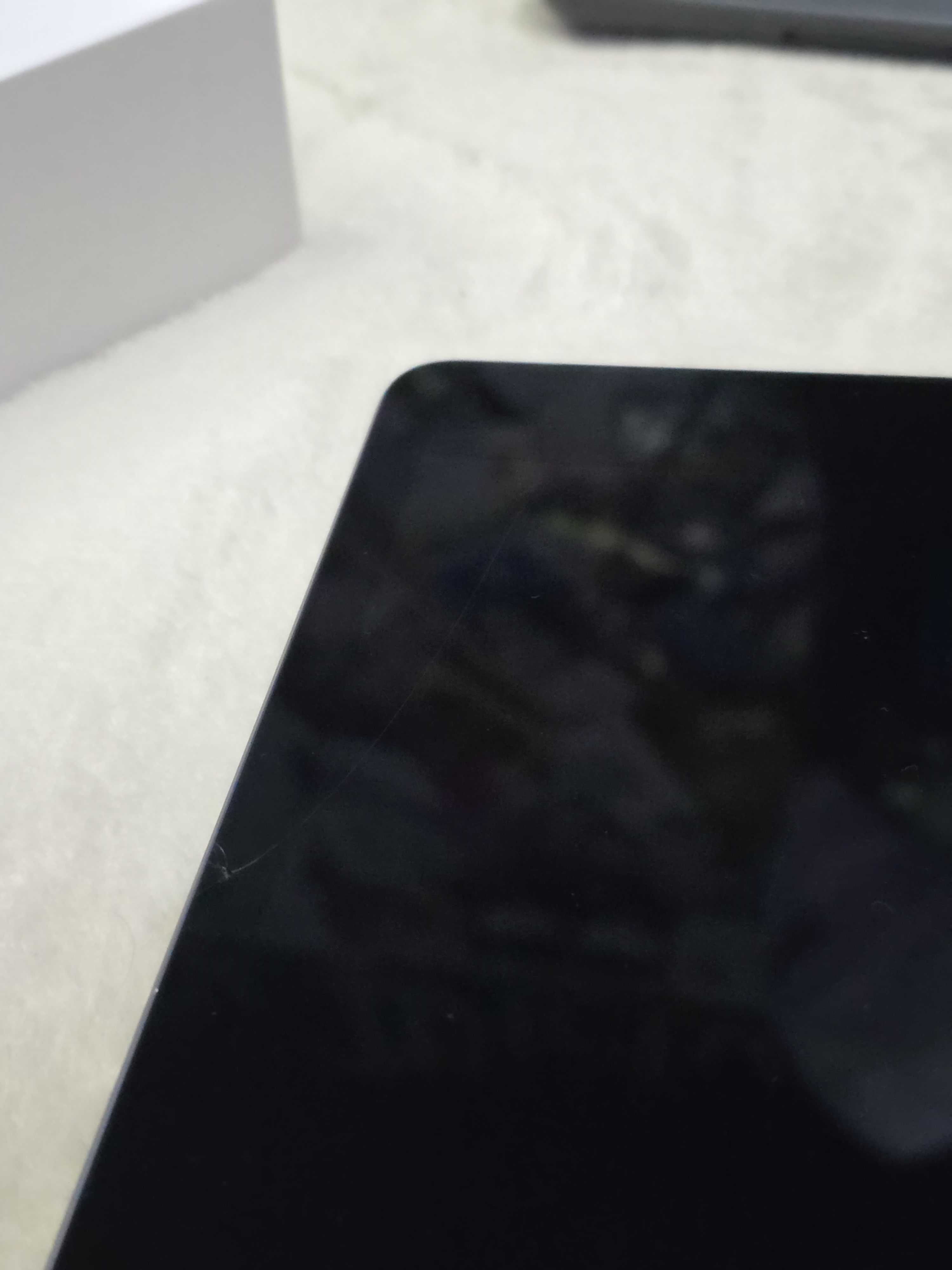Tablet Apple iPad (8th Gen) Cellular 3 GB / 32 GB + 4 etui