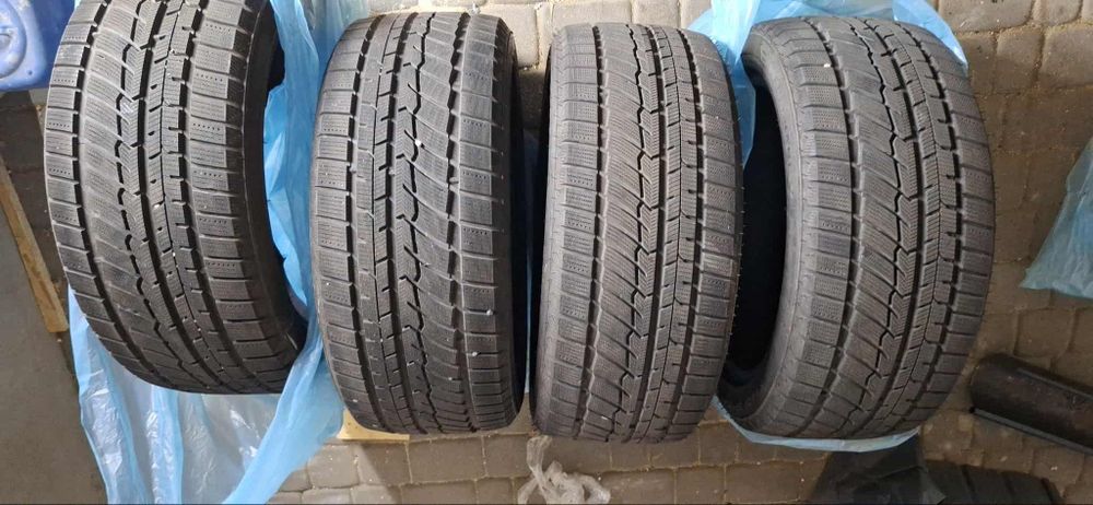 Opony zimowe 2024 AUSTONE 245/45R18, 4 szt
245/45R18