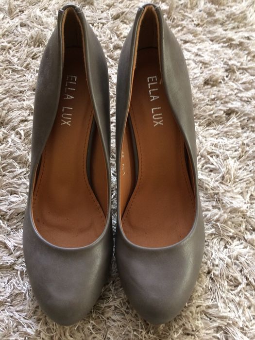 Nowe  roz39 Dł wkładki 25,5cm Wysokość obcasa 10cm Ella lux