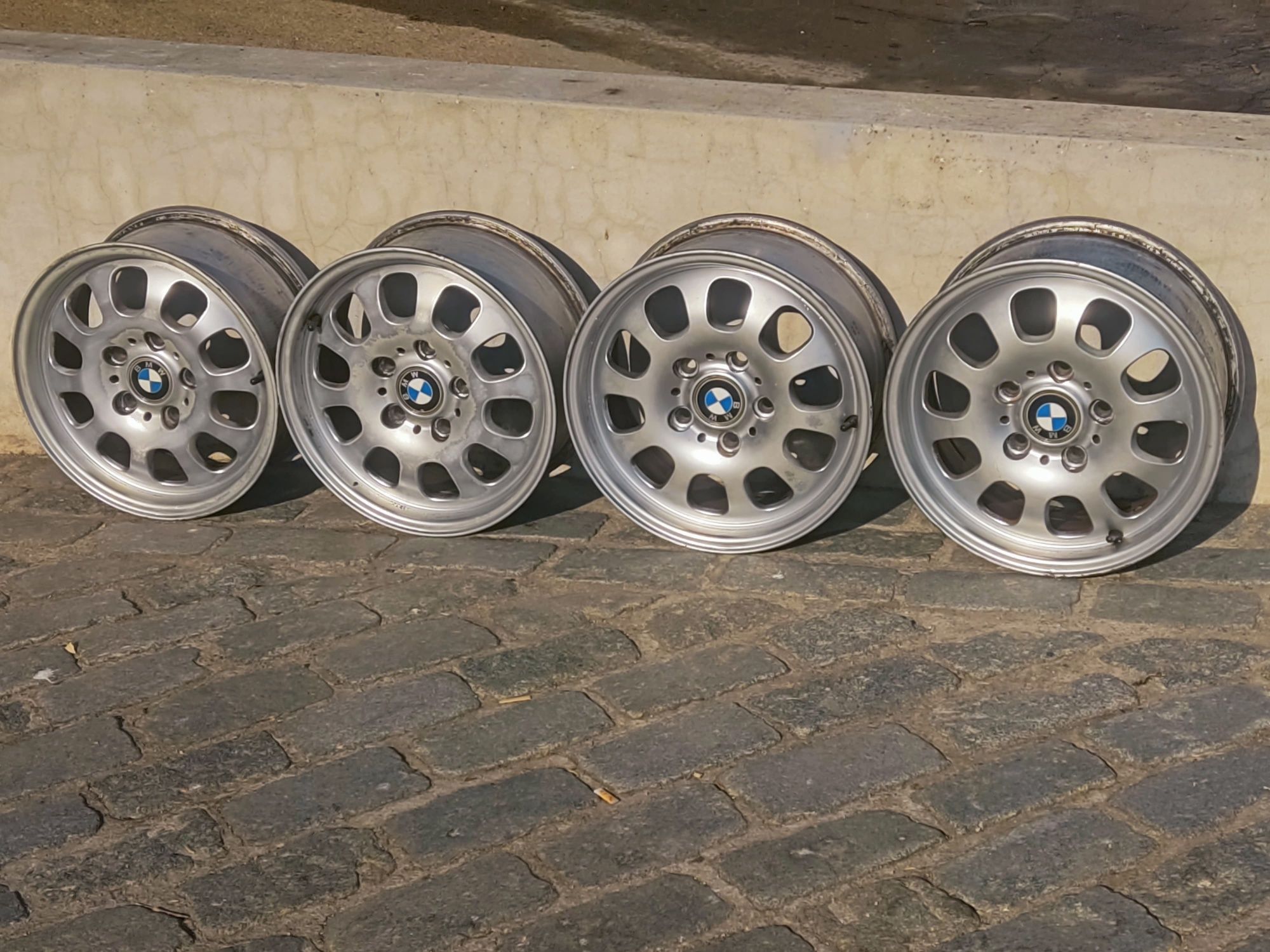 Jantes 15" BMW 5x120

Para desocupar espaço