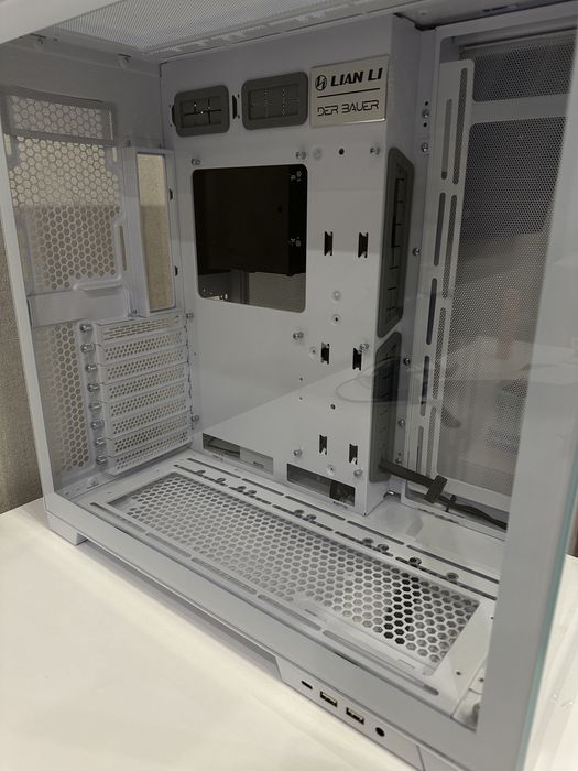 Компьютерный корпус Lian Li O11D Dynamic Evo