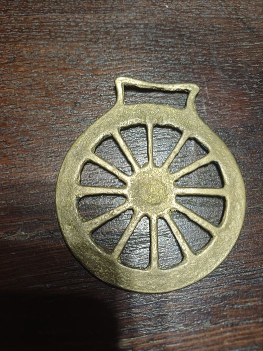 Mosiężny element uprzęży końskiej- koło