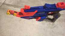 Wyrzutnia NERF NiTro z autkiem