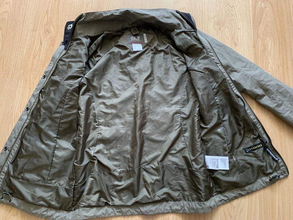 крута куртка Jack Wolfskin в ідеалі, жіноча, але може бути на чоловіка