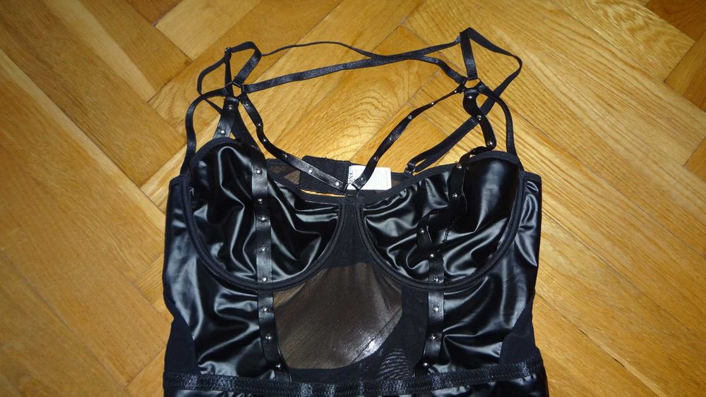 Bielizna erotyczna, body 2XL sexi, ćwieki, lateks, paski, strapsy