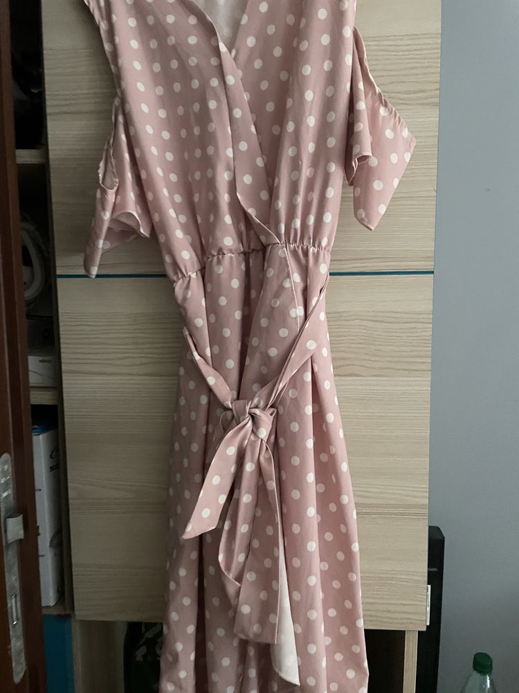 Śliczna letnia zwiewna sukienka
