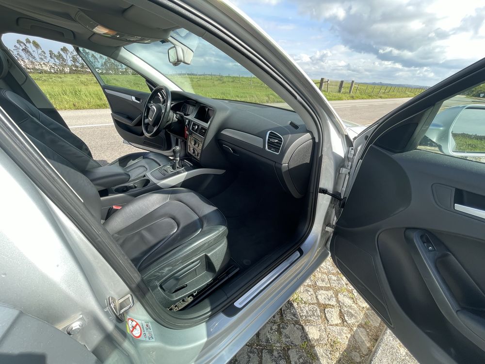 Audi A4 Avant cinza metalizado