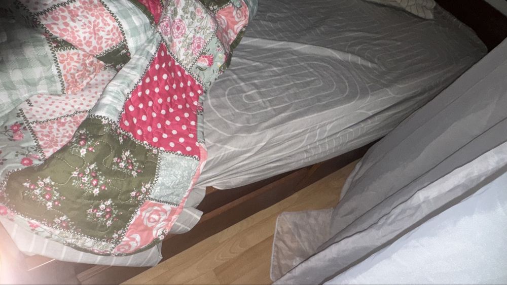 Vendo cama de solteiro 190X100