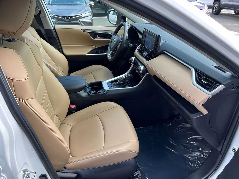 Toyota RAV4      2020