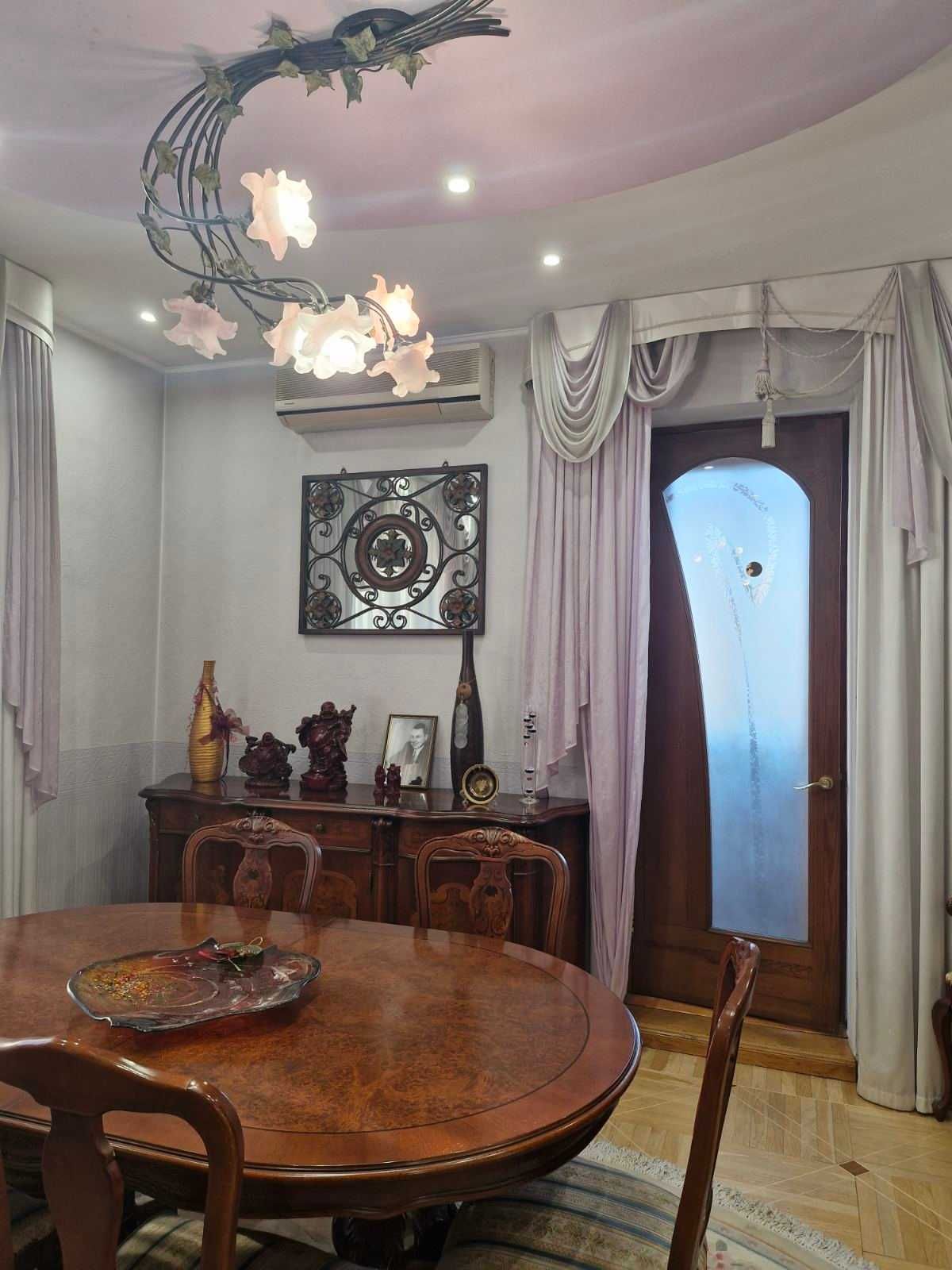 Центр. Продам 3к, 150м2  + паркинг. Дмитриевская,13-а