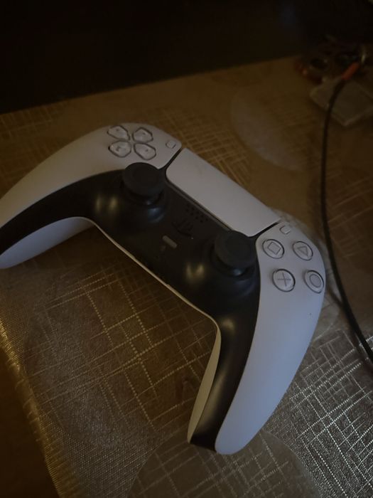 Pad Ps5 uszkodzony(nieskalibrowany) analog