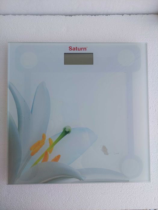 Весы напольные Saturn стеклянные