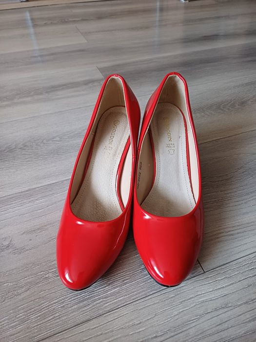 Szpilki damskie czerwone na słupku 38