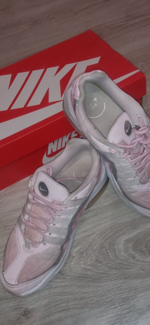 Кросівки  Nike 38р. рожеві