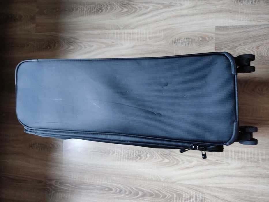 Walizka podróżna na 4 kółkach WGR 652