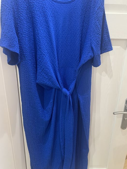 Sukienka midi z wiązaniem Bonprix piękny chabrowy kolor 52 54