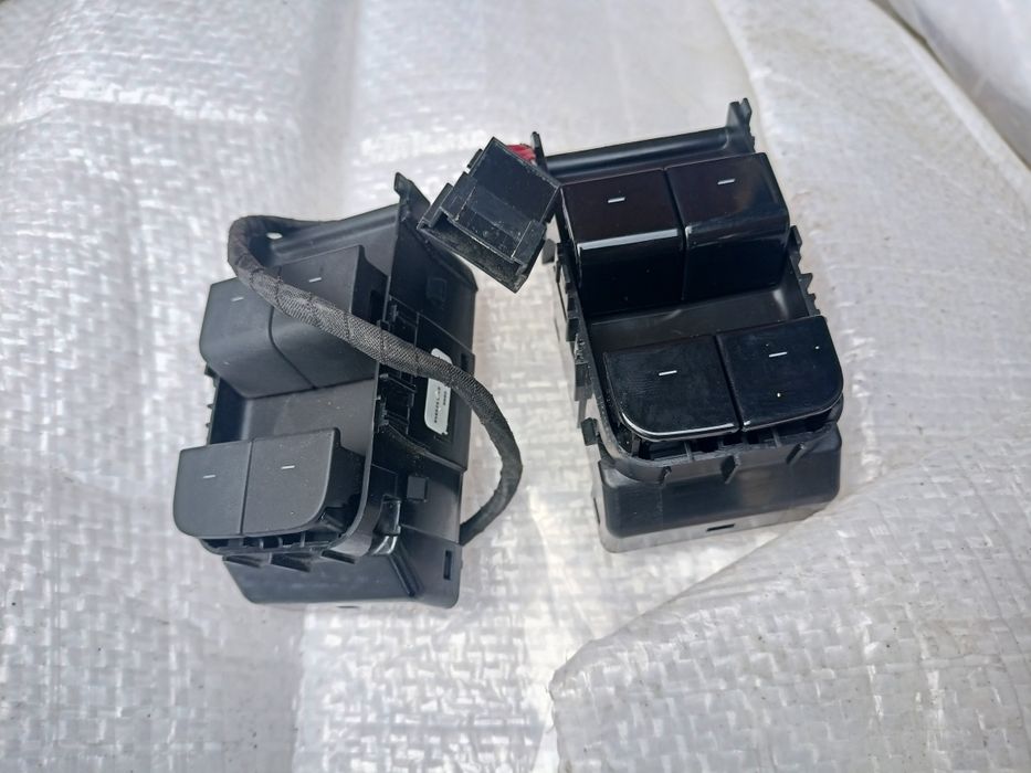 Кнопки керування склопідйомниками tesla 3/у водійські 1081037-02-G