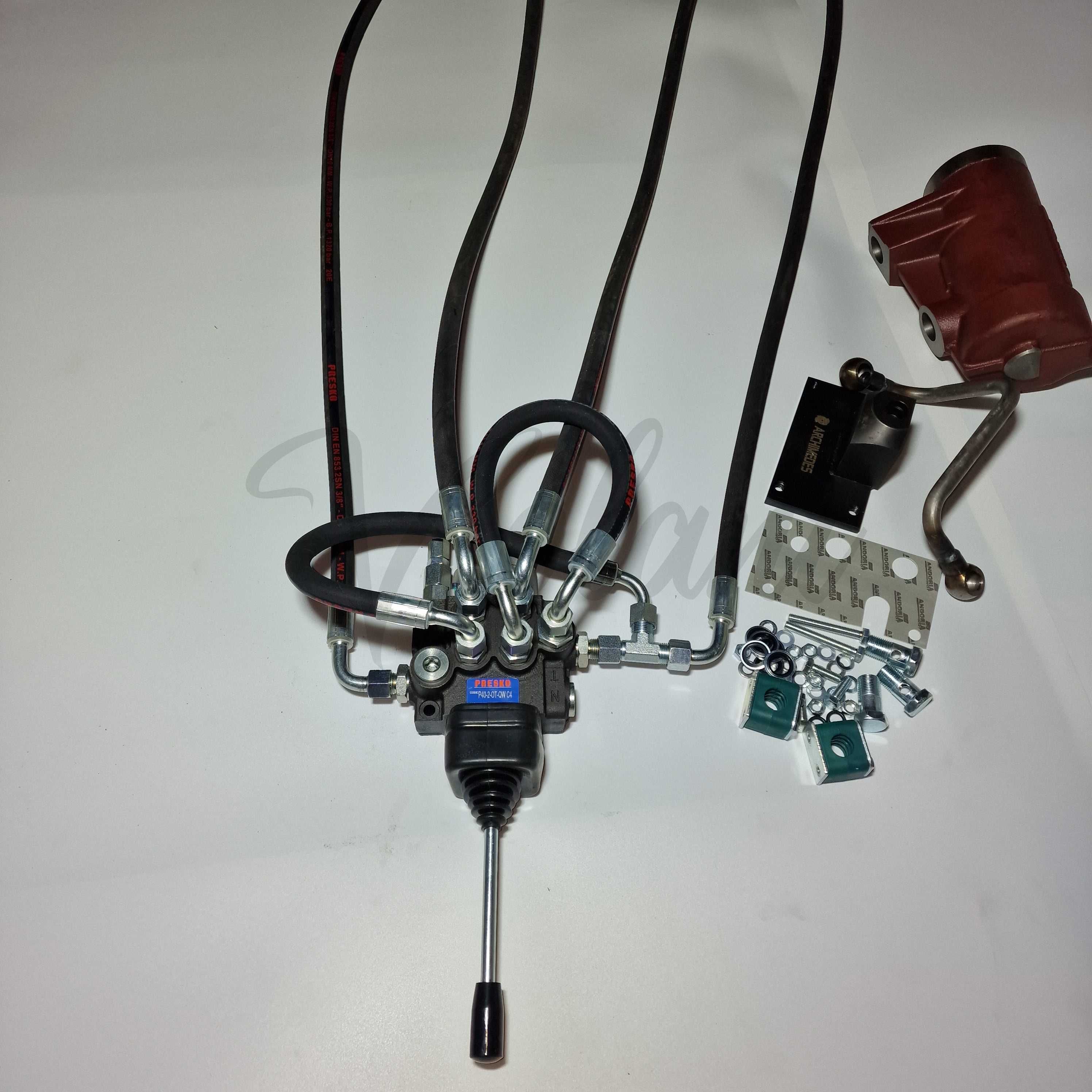 Rozdzielacz 2 Sekcyjny Ursus C-360 Zewnętrzny Hydrauliczny Joystick