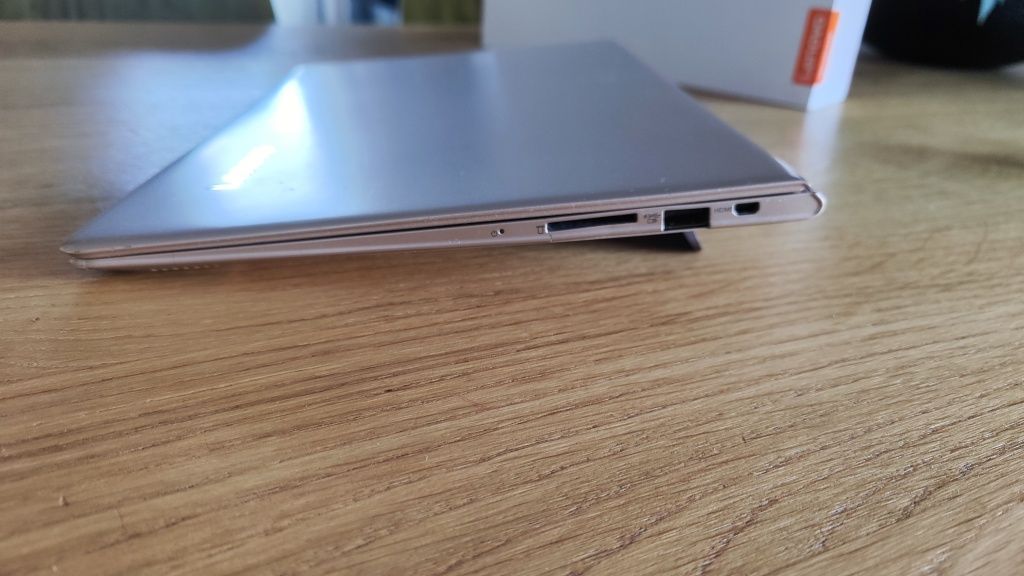 Lenovo Ideapad 710s-13ISK

- matryca: 13.3" FHD
- procesor: i5 - 7200U