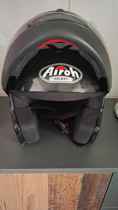 Capacete AIroh Modelar