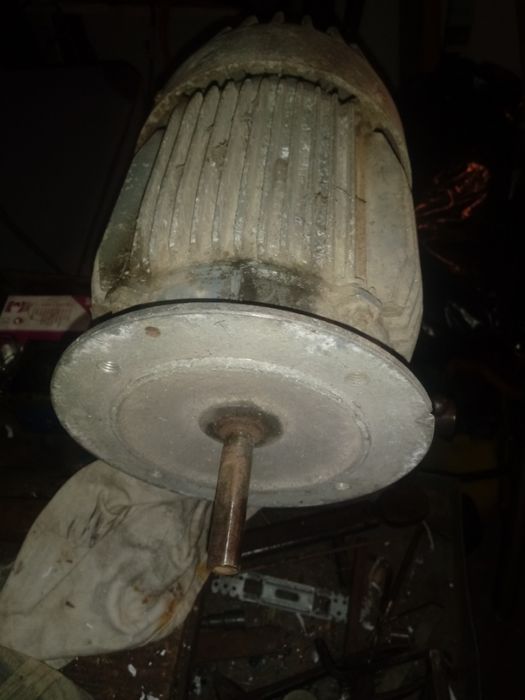Silnik 1,1 kW 2780 obrotów oś 13 mm