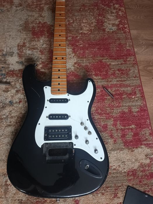 Gitara Mayones do renowacji, niekompletna