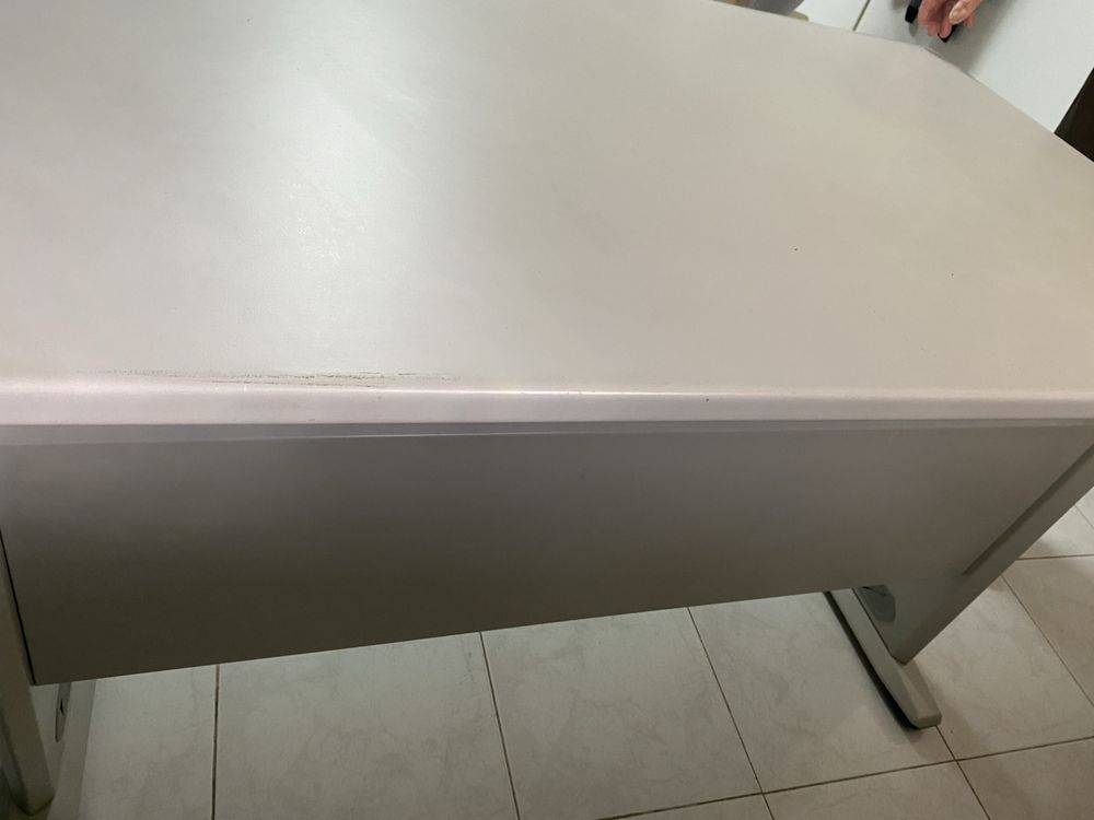 Mesa de escritório com organizador