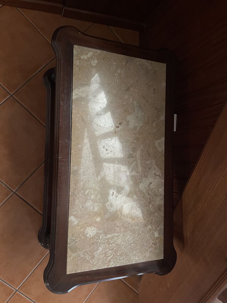 Mesa de centro em Madeira e tampo em mármore