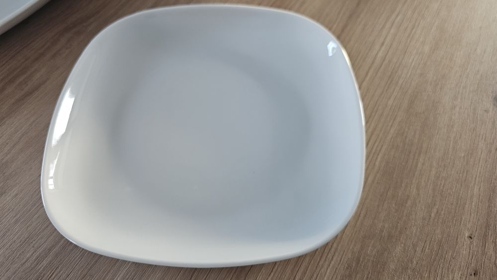 zestaw obiadowy białych talerzy IKEA 18 elementów