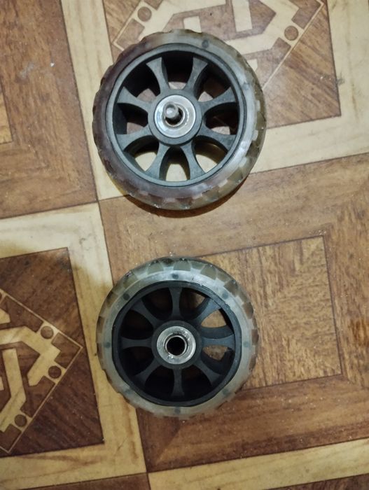 Продам колесики для чемодана 90мм.