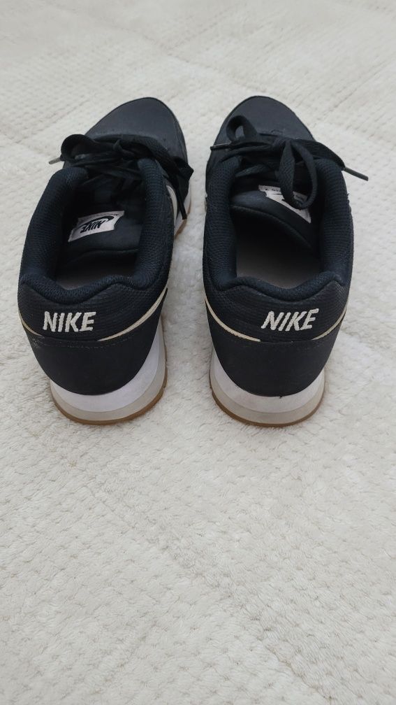 Ténis Nike azul escuro 40